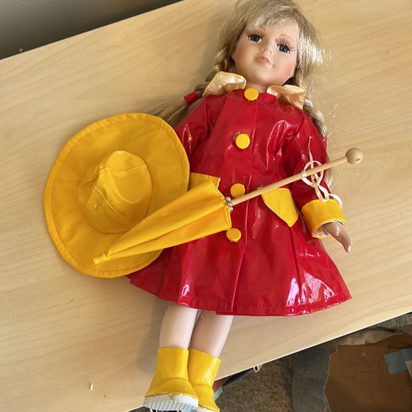 Rain shower Rachel Porcelain doll - Picture 11 of 16